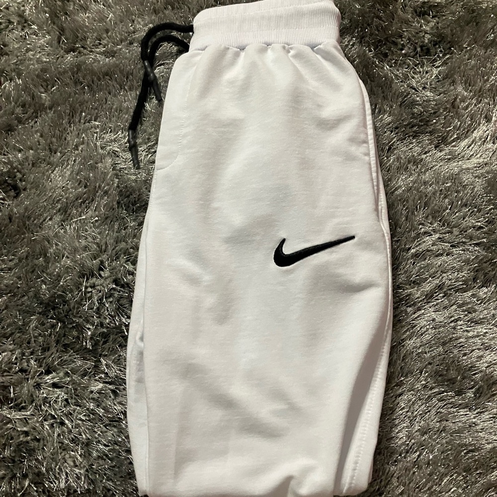 White Nike joggers (S)
